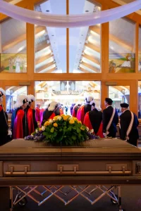 Los Caballeros de Colón, hermanos de Kendrick, estuvieron presentes en su funeral como Guardia de Honor, orando por el eterno descanso de su alma. (Foto de Andrew Wright)